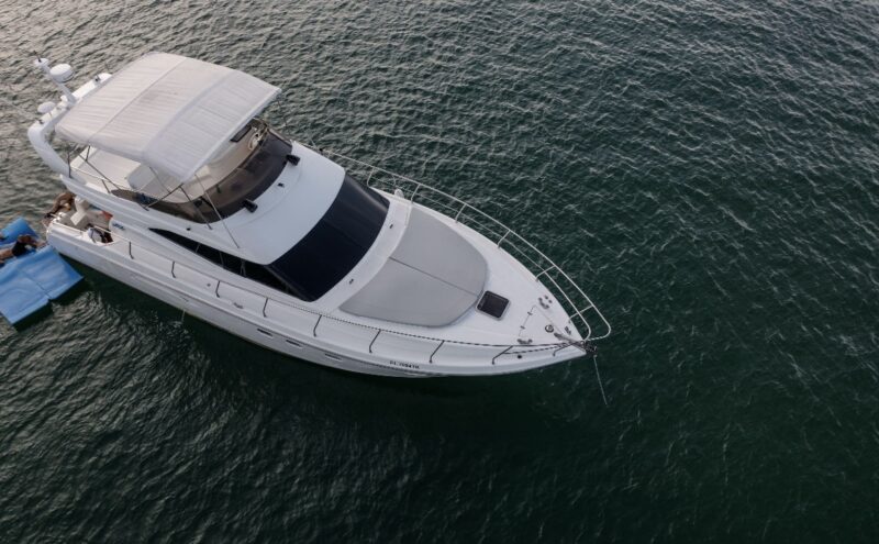 50ft Azimut available in Miami with 1 Jet Ski included for one hrs. - Image 12